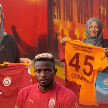 Osimhen’in formasını alan teyze tavuklarını satacağını söyledi