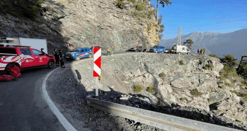 Otomobil uçuruma yuvarlandı: Feci kaza can aldı!