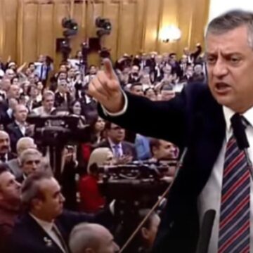 Özgür Özel tek tek saydı, salon ayağa kalktı: ‘Saldırıya cevabımız budur!’