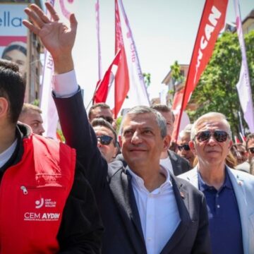 Özgür Özel’den AKP’li gençlere Erdoğan çağrısı