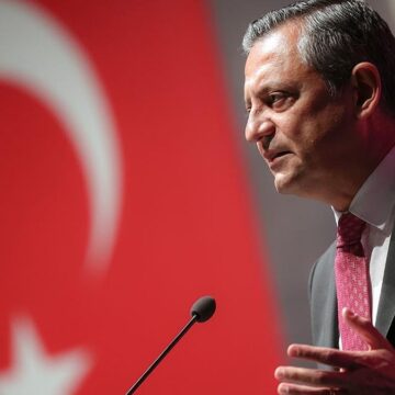 Özgür Özel’den gönderme: Biz sokakta yürüyemeyenlerden değiliz