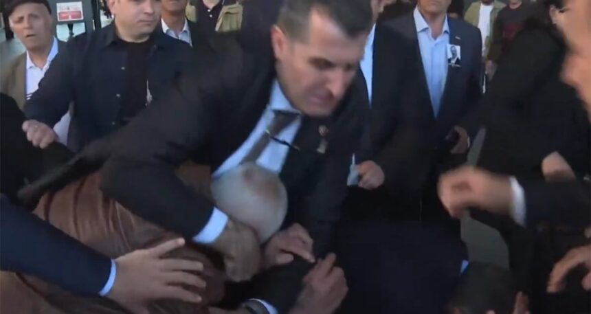 Özgür Özel’e saldırıda dikkat çeken detay: O müdürü valiliğe şikayet ettiler