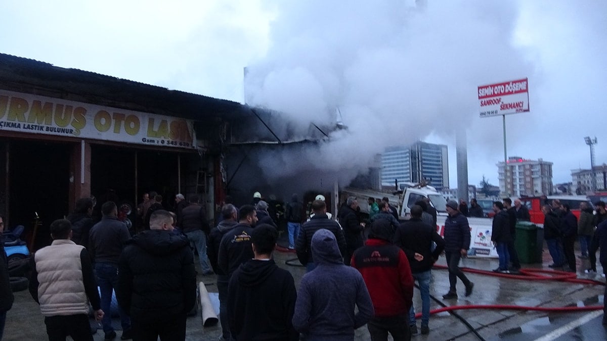 Rize'de oto döşemeci atölyesi alev alev yandı