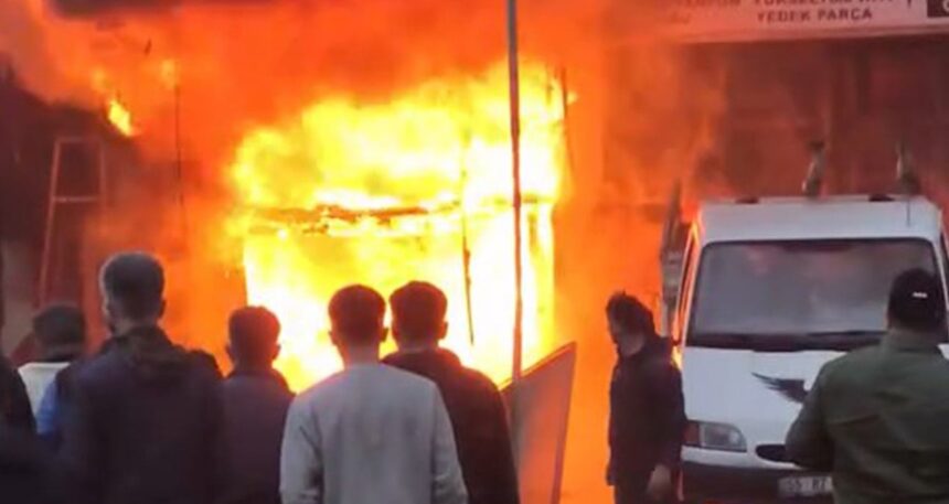 Rize’de oto döşemeci atölyesi alev alev yandı