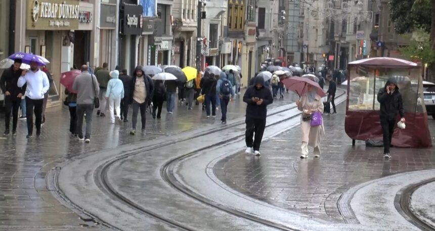 Rüzgar ve yağmur İstanbul’u vurdu!