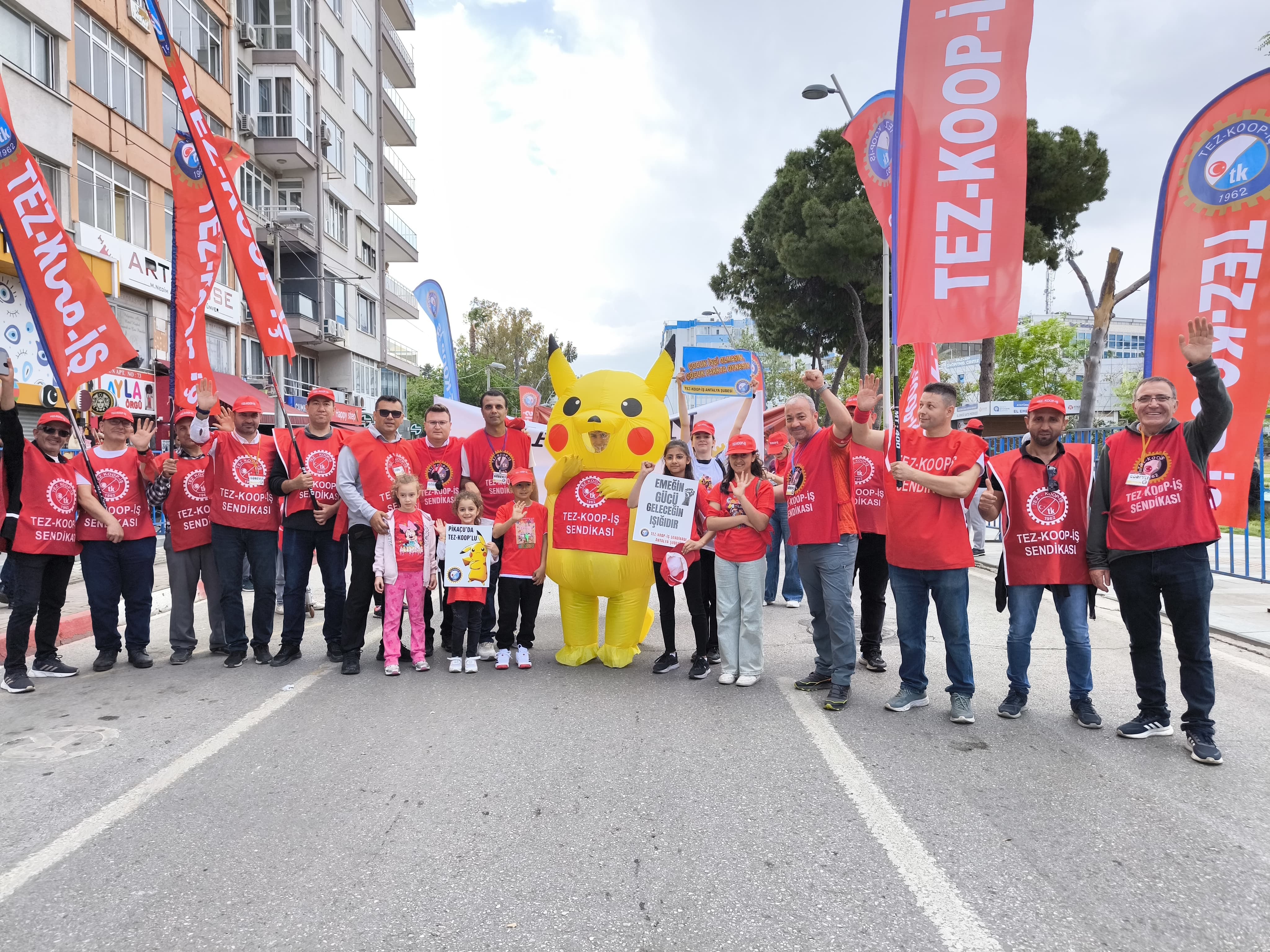 Saraçhane'de gündem olan Pikachu 1 Mayıs alanında görüldü