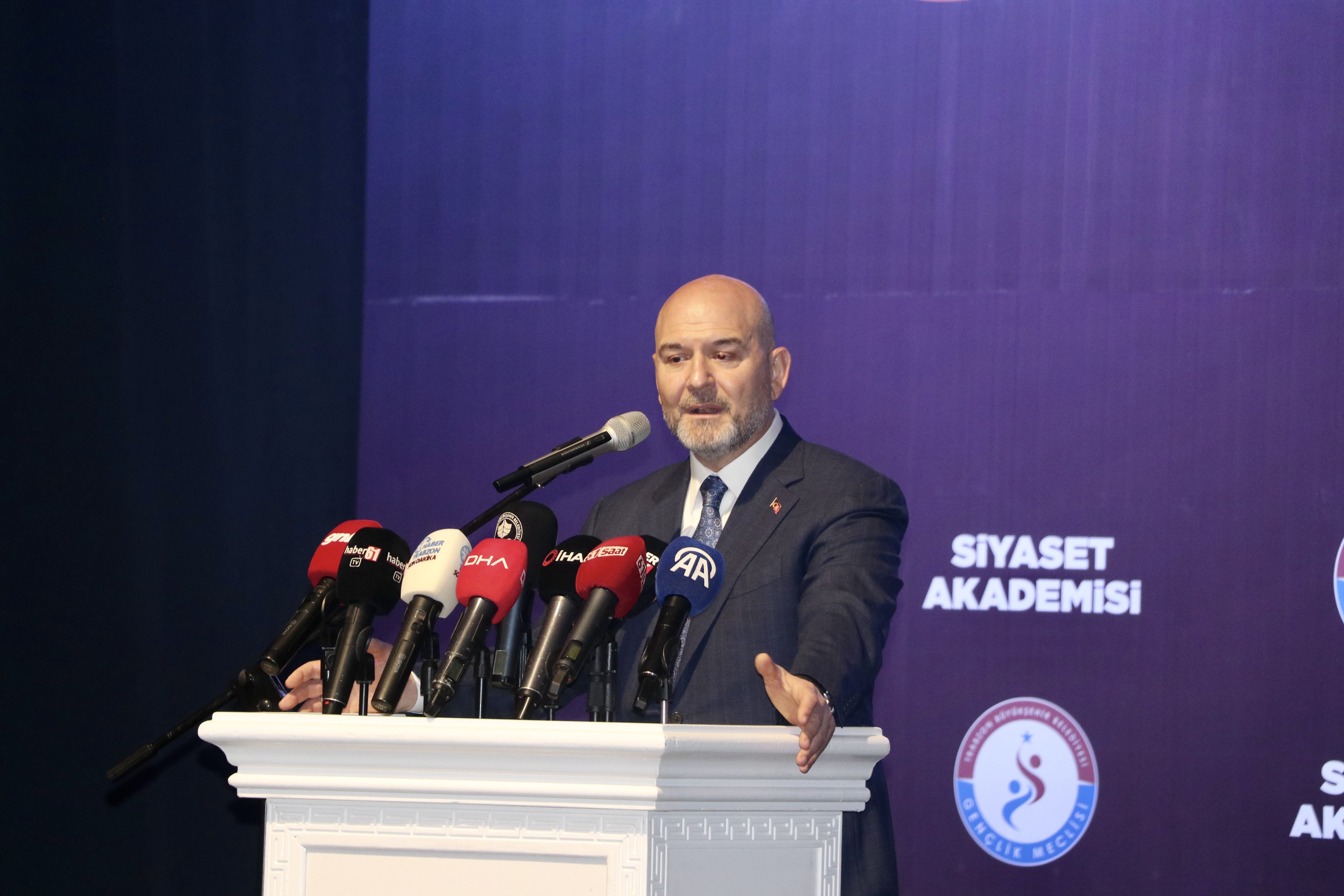 Şaşırtan çıkış: Süleyman Soylu kime mesaj verdi?