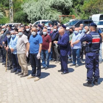 Şehri alarma geçiren ölüm: 1,5 yaşındaki Metehan’ın cenazesine herkes maskeyle geldi