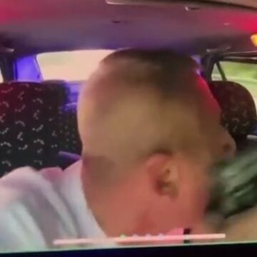 Şehri dolaştırdığı taksiciye silah çekti para istedi!