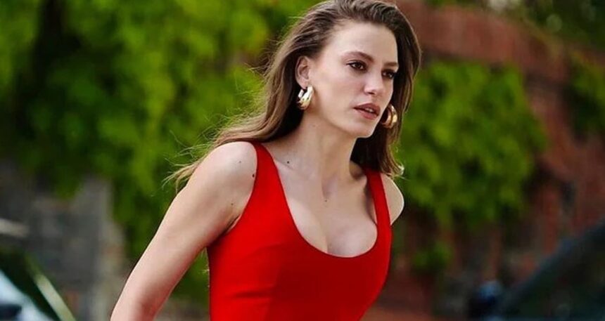 Serenay Sarıkaya geri döndü
