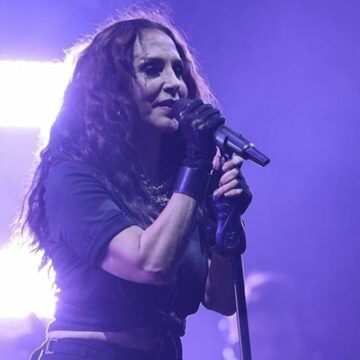 Sertab Erener de o slogana uydu, sosyal medya yıkıldı