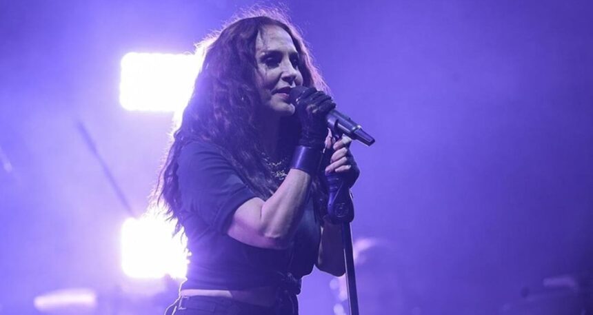 Sertab Erener de o slogana uydu, sosyal medya yıkıldı