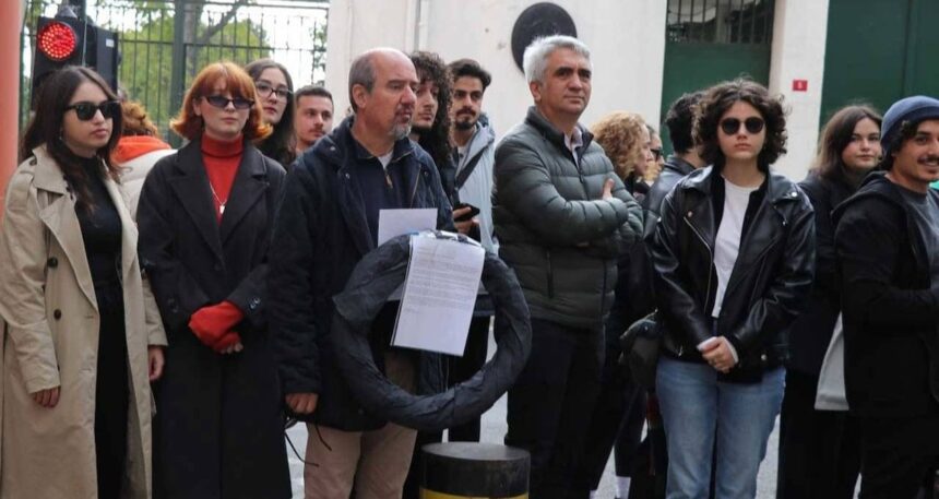 Sığınmacılara da Türklere geçit vermediler