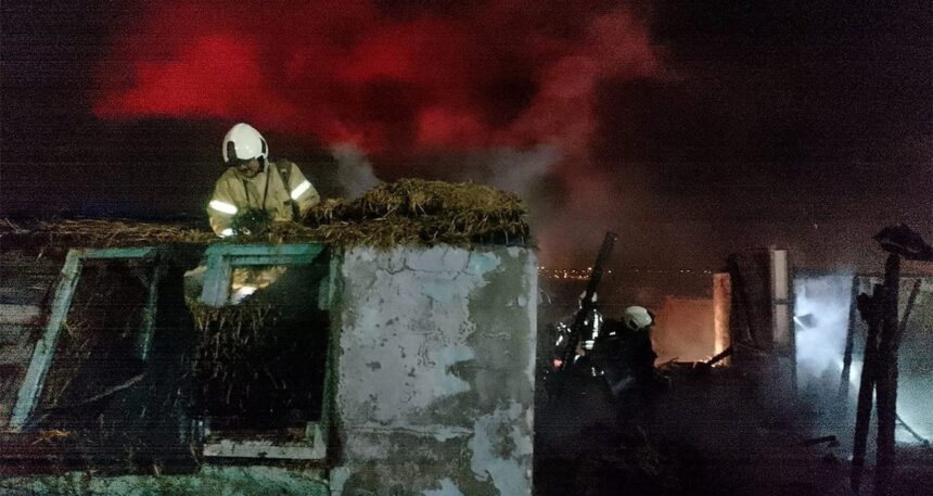 Silivride korkutan yangın: Kısa sürede 15 baraka alev aldı