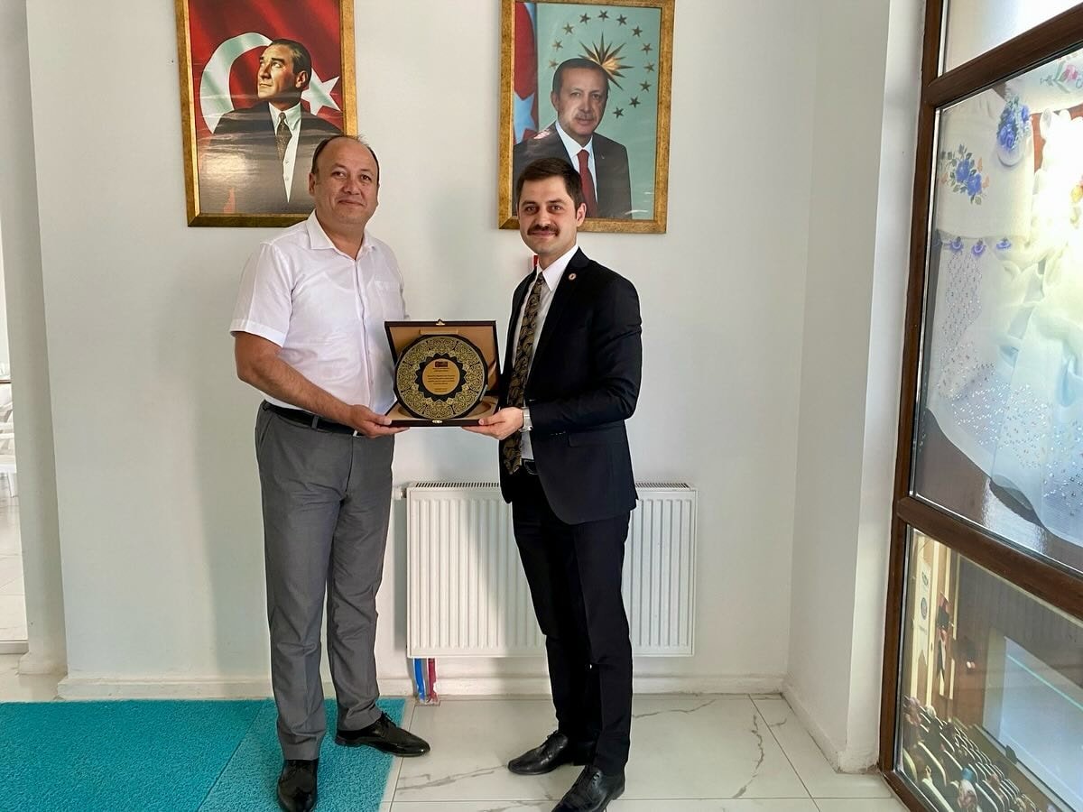 Sınav sorularını para karşılığı satan müdür yardımcısı tutuklandı