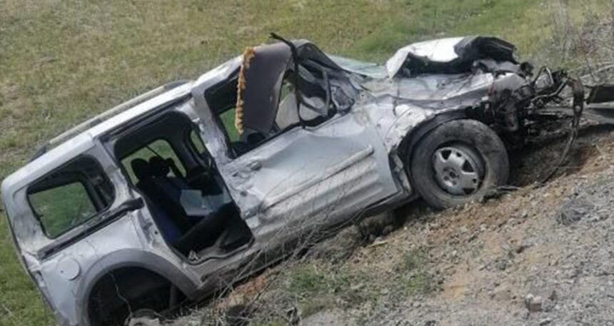 Sivas’ta hafif ticari araç şarampole devrildi: 1 ölü