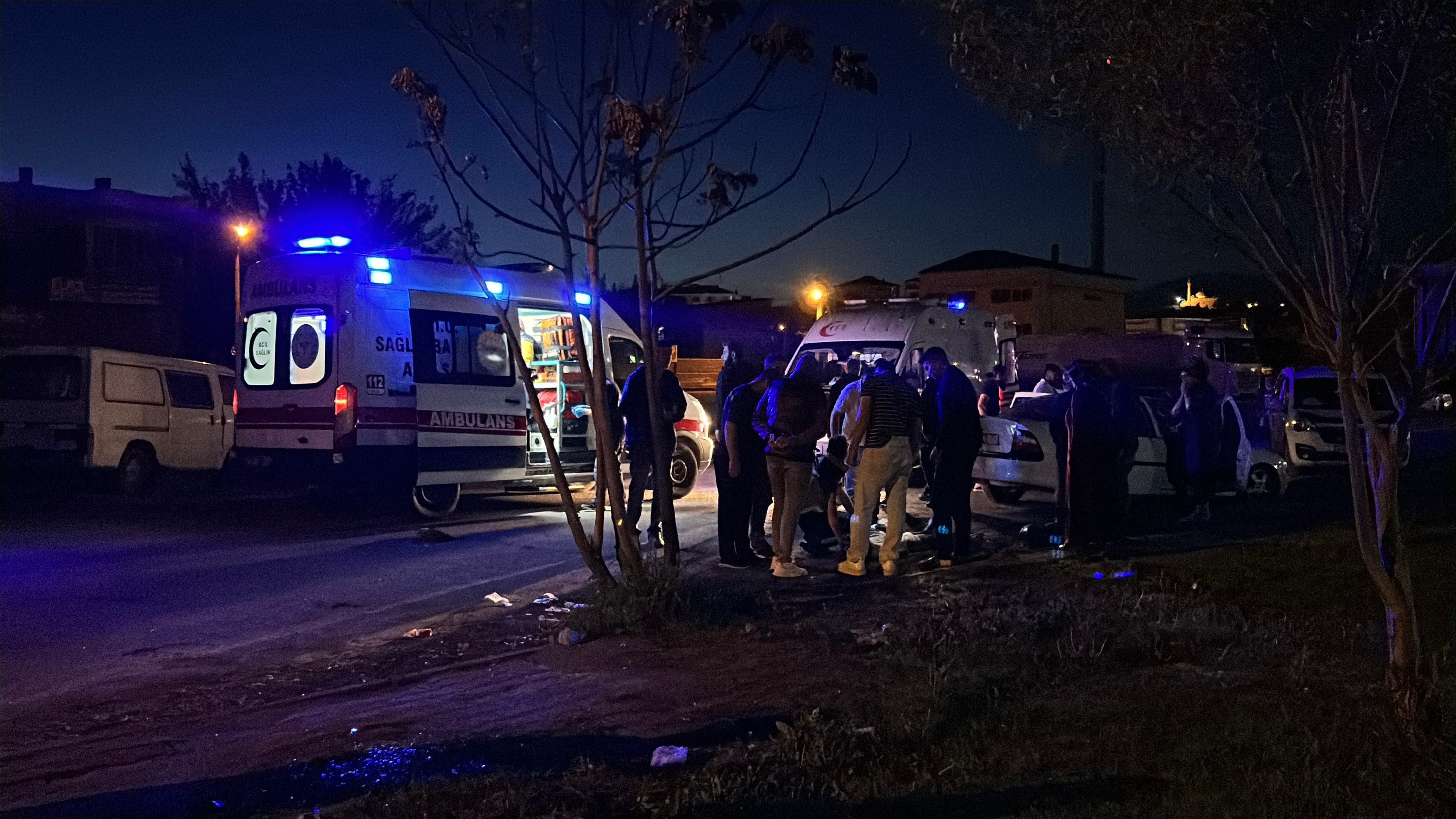Sivas'ta sokak üzerinde iki grup arasında kanlı kavga: 4 kişi yaralandı
