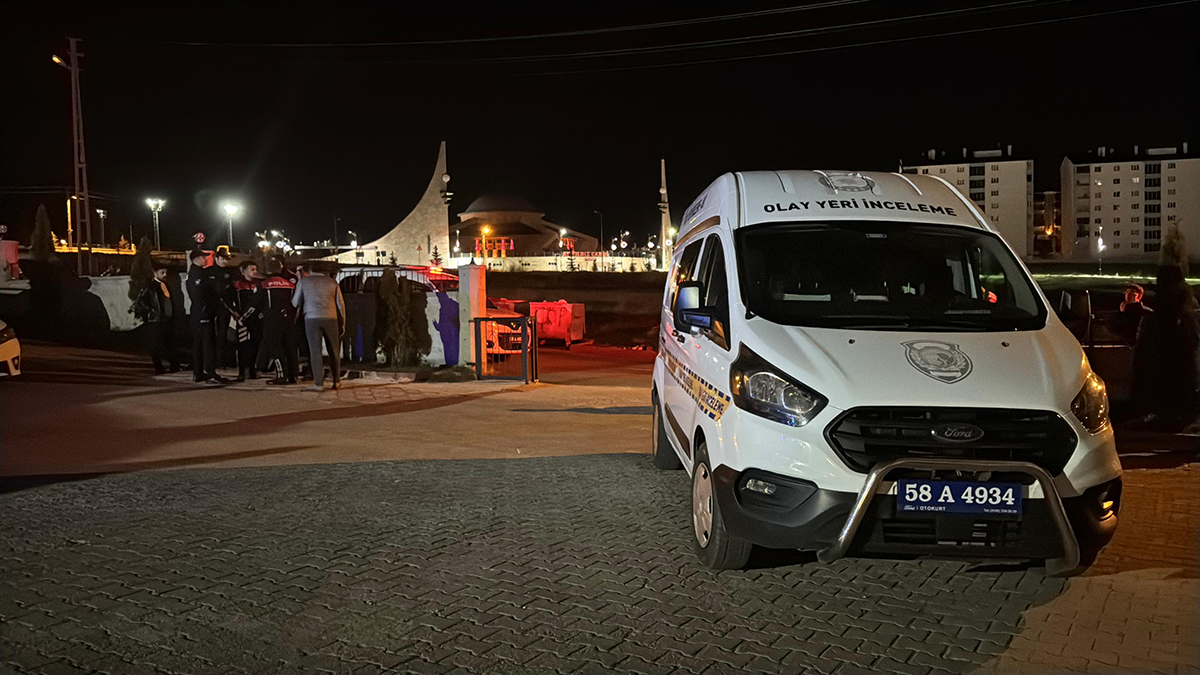 Sivas'ta vahşet: İki kardeş evde boğazları kesilmiş halde ölü bulundu
