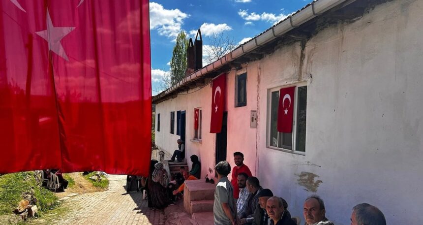 Son şehidin evi yürek parçaladı
