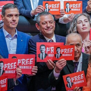 Sosyalist Enternasyol’de aile fotoğrafına İmamoğlu damga vurdu