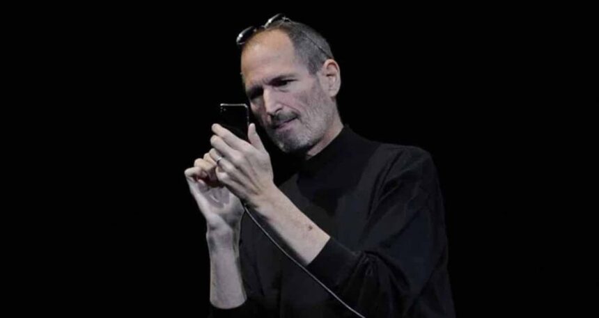 Steve Jobs 2007’de neredeyse hiç çalışmayan bir iPhone ile sahneye çıktı: Onu kurtaran bu senaryo oldu!