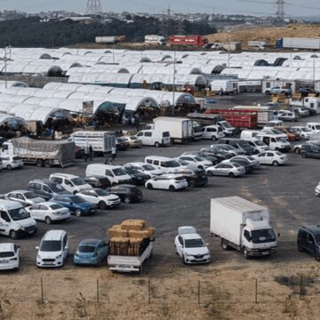 Sultangazi Kurban satış merkezinde hareketlilik