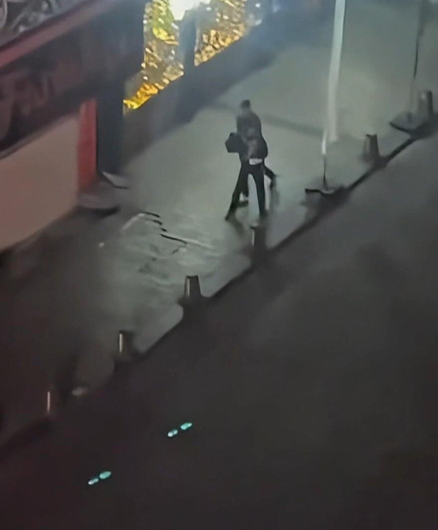 Tartıştığı kadını sokak ortasında darp etti! 2 Tartıştığı kadını sokak ortasında darp etti!