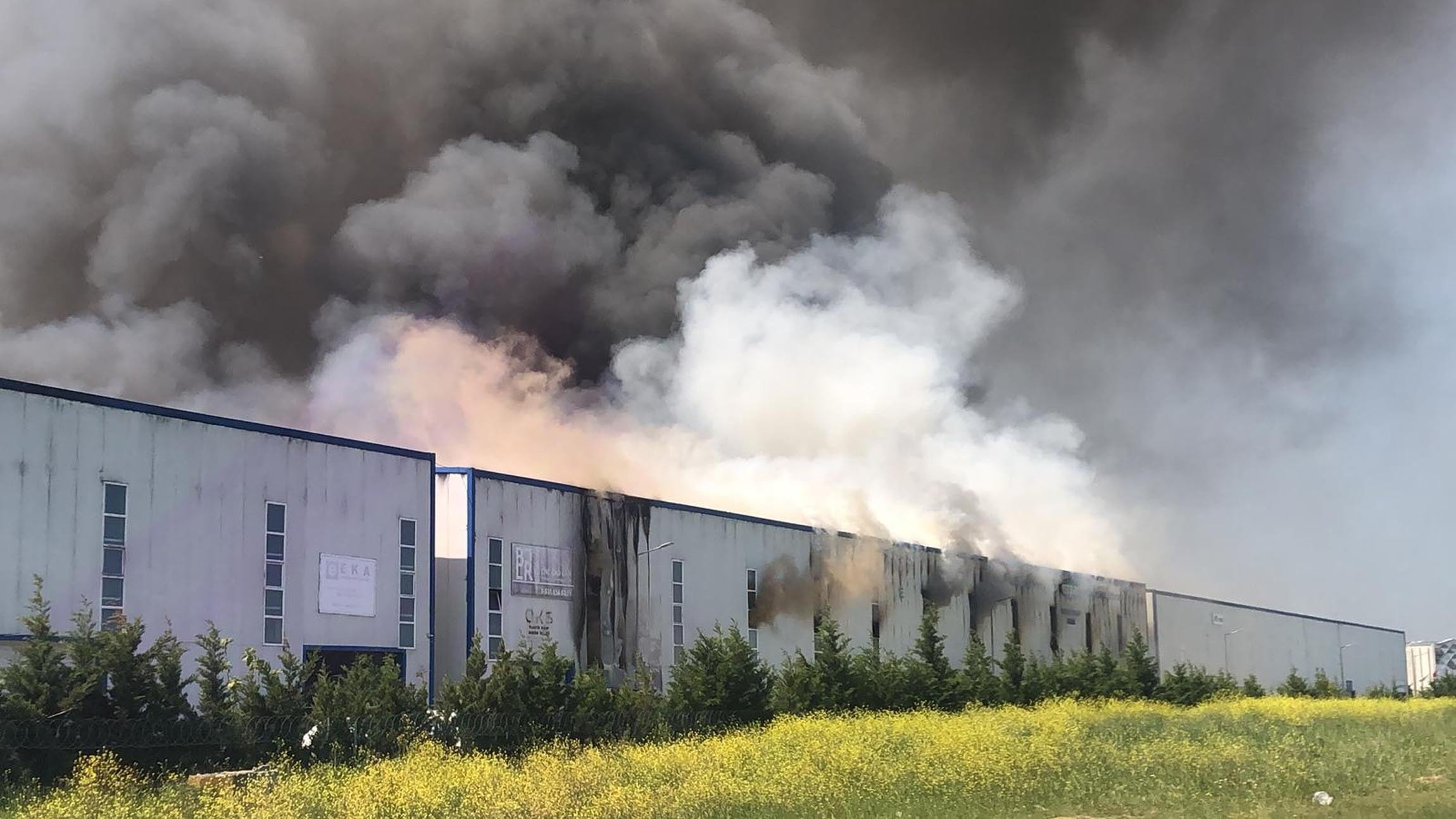 Tekirdağ'da kot fabrikasında yangın!