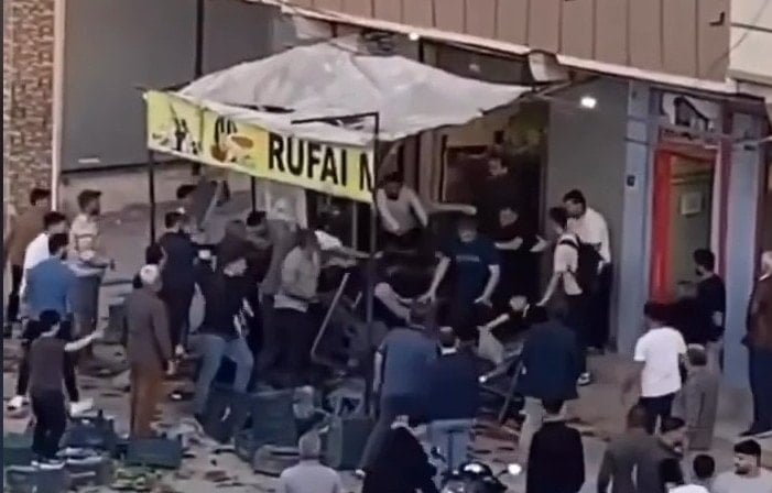 Tekmeli sopalı kavga çıktı Şanlıurfa karıştı!