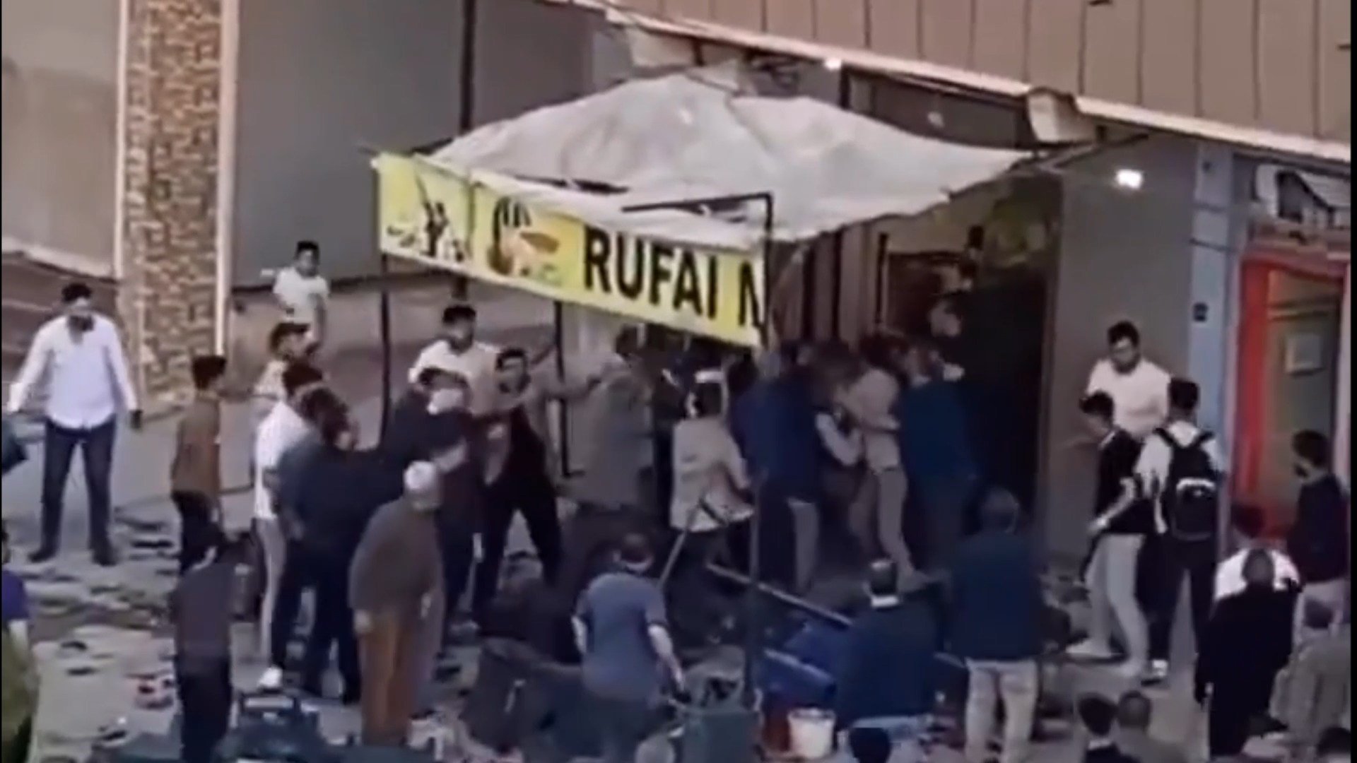 Tekmeli sopalı kavga çıktı Şanlıurfa karıştı!