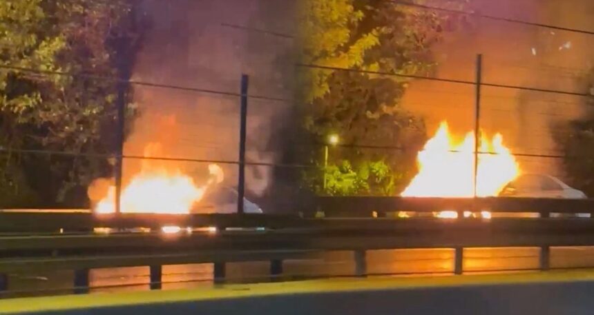 trafikte-dehset-anlari-bir-arac-alev-alev-yandi-MQbTSyVt.jpg Trafikte dehşet anları! Bir araç alev alev yandı