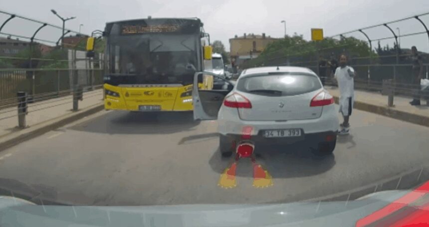 trafikte-tartistigi-bicakli-saldirgana-yangin-tupuyle-karsilik-verdi-gstN44cQ.jpg Trafikte tartıştığı bıçaklı saldırgana yangın tüpüyle karşılık verdi
