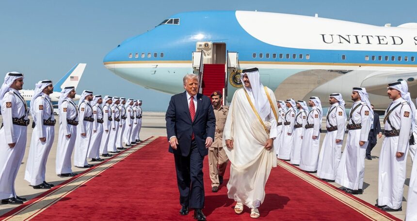 Trump, Katar’a gitti, 200 milyar dolarlık tarihi anlaşma imzalandı