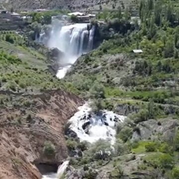 Türkiye’nin cennet köşesinde heyelan alarmı: Evler kaydı, yollar yarıldı
