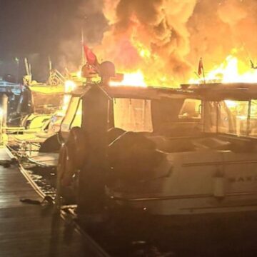 Tuzla marinada yangın! 54 tene alev alev yandı