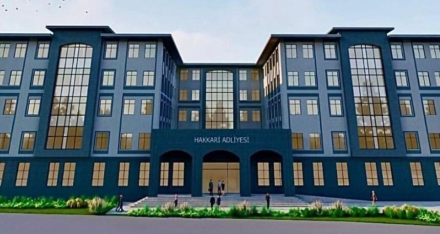 Ülkede adalet yok ama sarayları çok