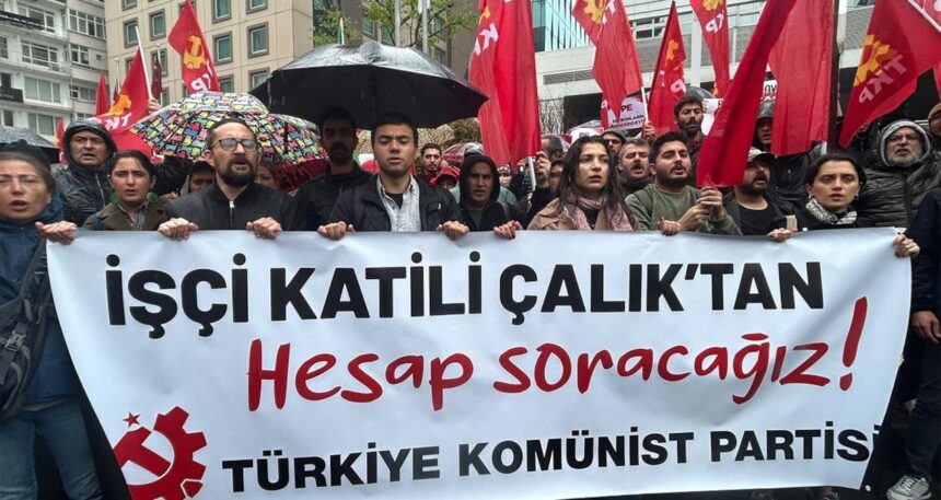 Vatandaşlar Çalık Holding önüne toplandı