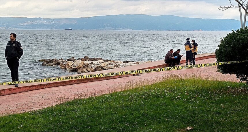 Vatandaşlar fark etti, polise haber verdi: Sahildeki kayalıklarda erkek cesedi bulundu