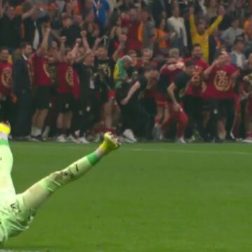 Veda gibi an! Penaltıyı attı ağlamaya başladı