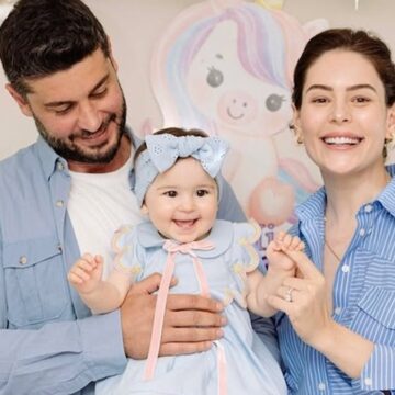 Yıldız Çağrı Atiksoy kızının yüzünü ilk kez paylaştı