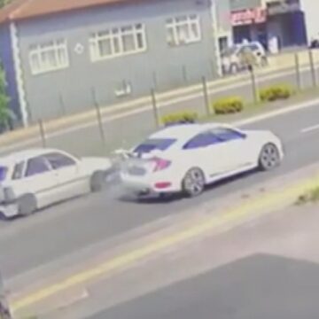 Zonguldak’ta motosiklet tellere çarptı: 1 yaralı