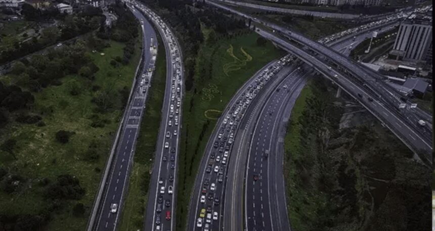 43 ilin bağlantı noktasında kabus gibi trafik