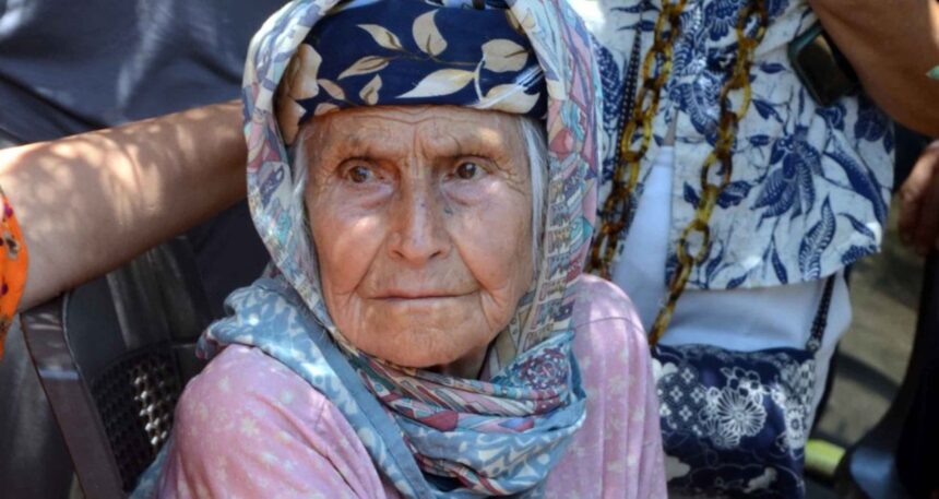 90 yaşındaki ninenin toprağına göz diktiler