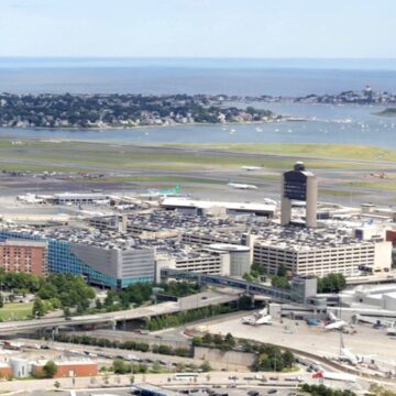 ABD’de korku dolu anlar: Havalimanına inen uçak pistten çıktı