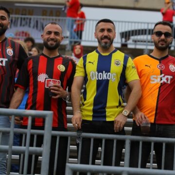 ABD’deki Türkler, milli maça akın etti