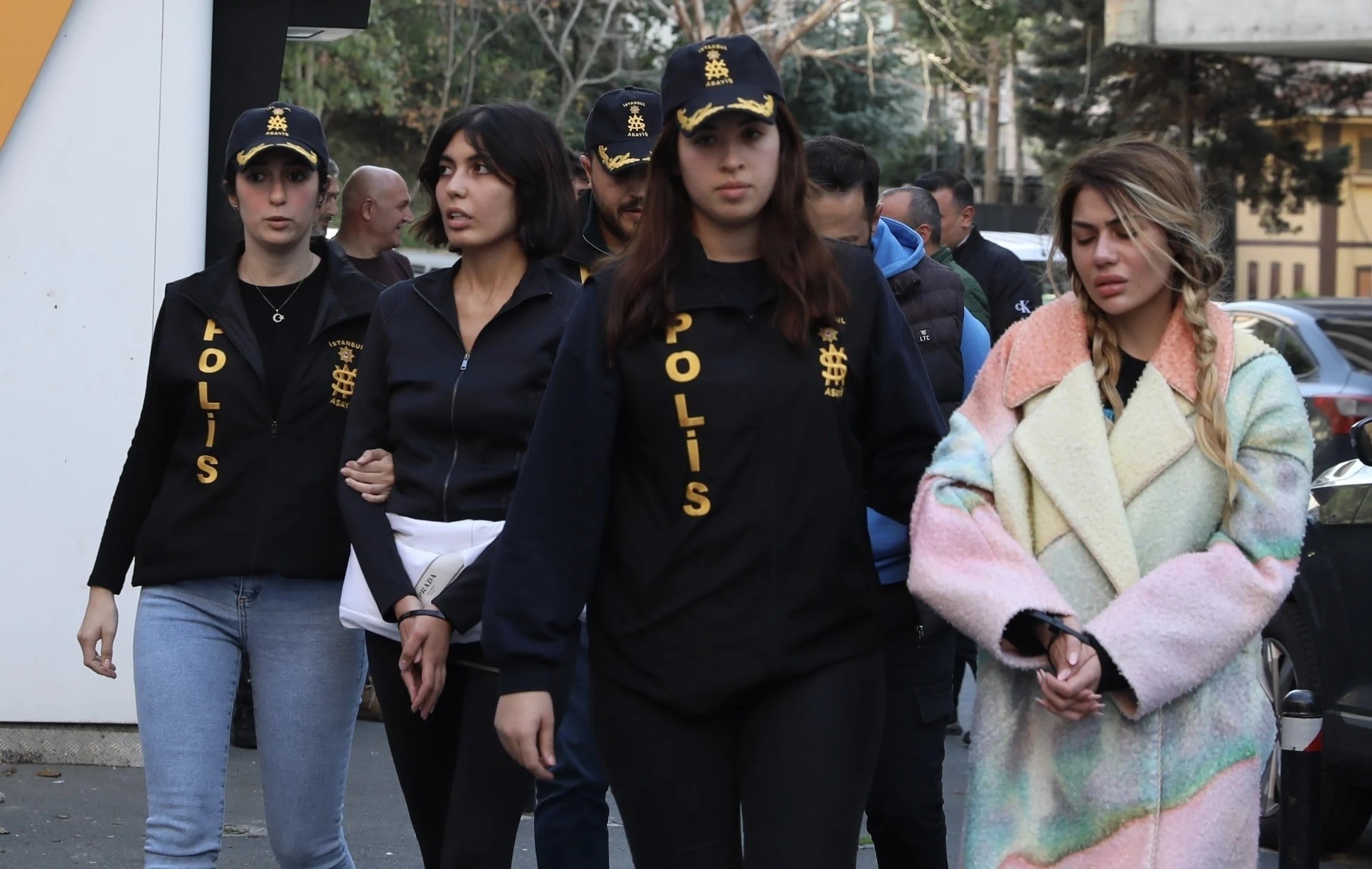 Ablası Nihal’i kaybeden Bahar Candan sinir krizi geçirdi