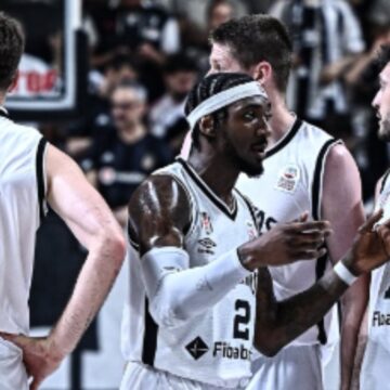Anadolu Efes’i yenen Beşiktaş finalde