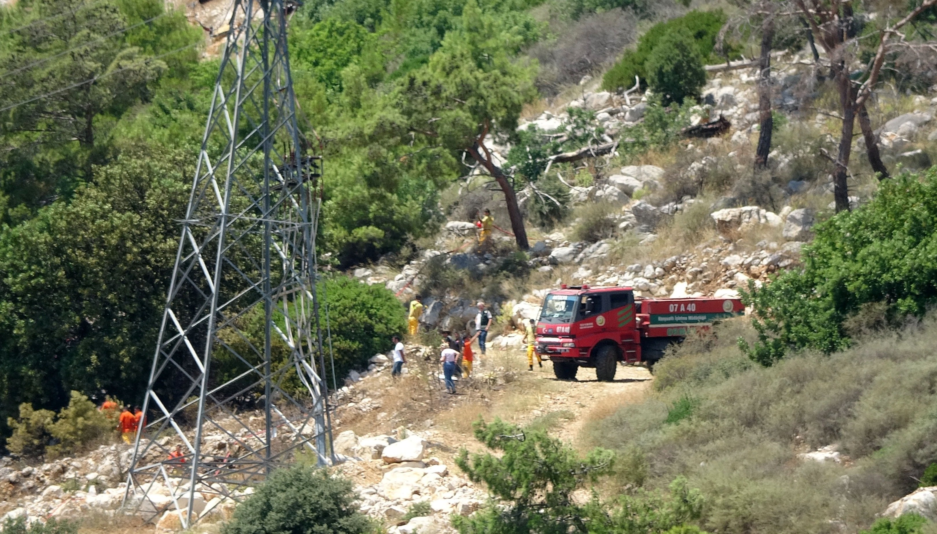 Antalya'da orman yangını panik yarattı