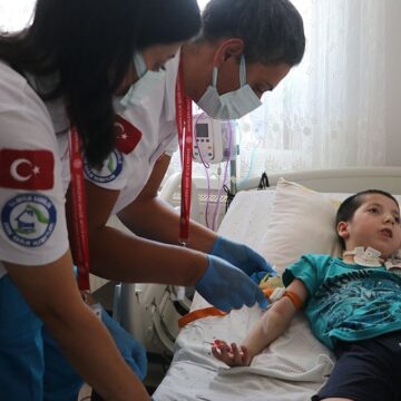 Arda’nın umut dolu mücadelesi: Doktorlar yüzde 1 yaşama şansı verdi ama o hayata tutundu