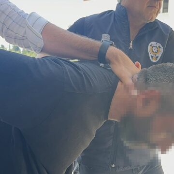 Arkadaşının boğazını keserek öldürdü!